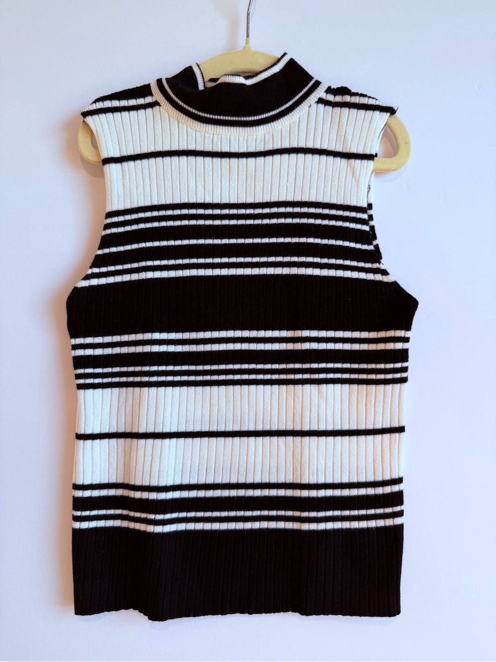 Rue21 Black & White Sleeveless Mock Neck Ribbed Stripe Tank